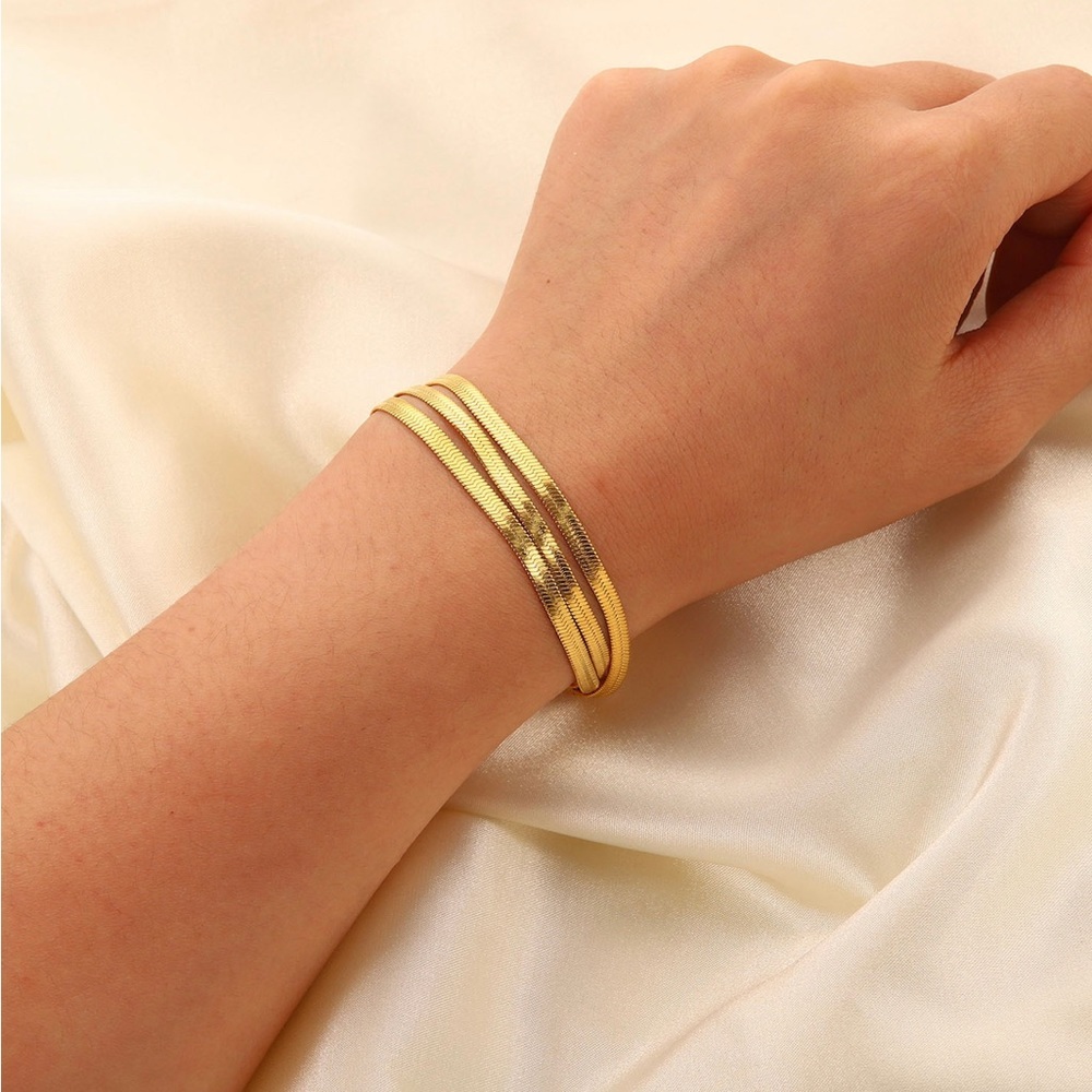 NWT Three-Layer Flat Snake Bone Chain18K Gold Plated Stainless Bracelet